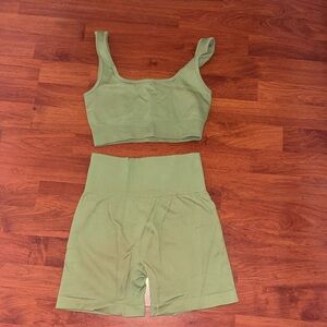 SAGE GREEN WORKING OUT SET